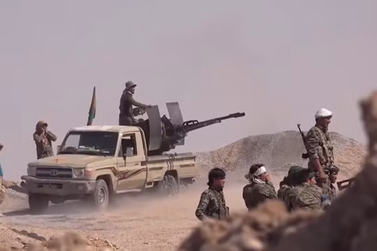 Quân đội Syria đánh trả cuộc tấn công của IS - ảnh video