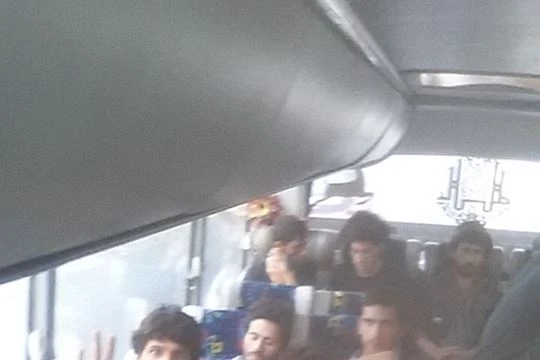 Các binh sĩ tình nguyện Iraq trên xe buýt