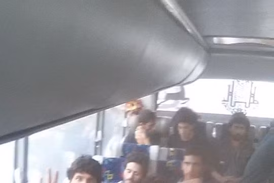 Các binh sĩ tình nguyện Iraq trên xe buýt