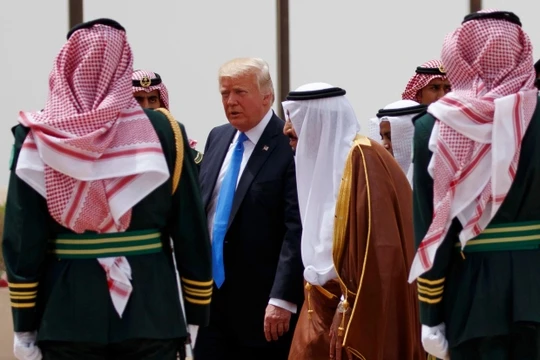 Tổng thống Mỹ Donald Trump và các nhà lãnh đạo Ả rập Xê út trong chuyến viếng thăm chính thức của ông đến quốc gia này