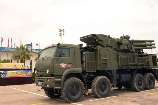Hệ thống xe Pantsir S1 bảo vệ sân bay Khmeimim ở Latakia. Ảnh minh họa Masdar News