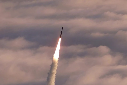 Tên lửa Minuteman III phóng lên từ California