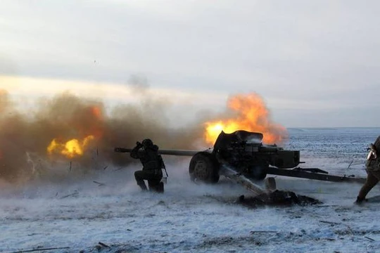 Pháo binh của lực lượng dân quân khai hỏa