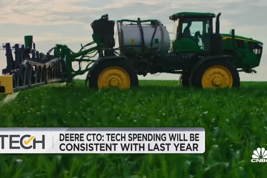 Nhà sản xuất thiết bị nông nghiệp John Deere đầu tư vào vệ tinh nông nghiệp. Ảnh video CNBC