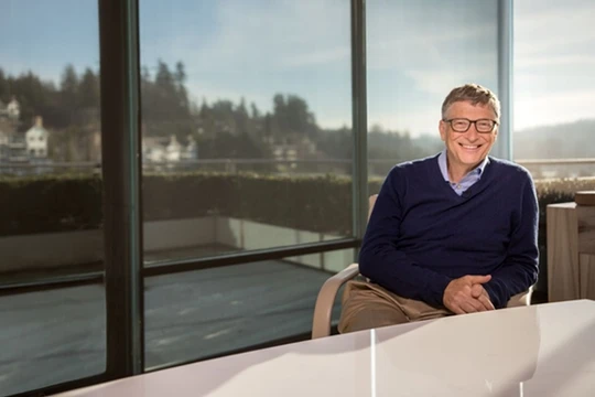 Bill Gates đang giúp đỡ Microsoft phát triển một trợ lý ảo. 