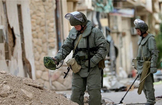 Công binh Nga rà phá bom mìn ở khu các quận phía Đông Aleppo