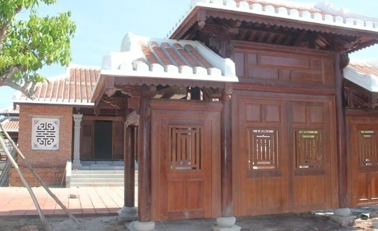 Cổng khu lưu niệm đã cơ bản hoàn thành.