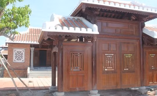 Cổng khu lưu niệm đã cơ bản hoàn thành.