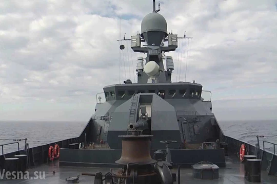 Hộ tống hạm "Soobrazitel'nyy" dự án 20380 trên biển Baltic. Ảnh Rusvesna