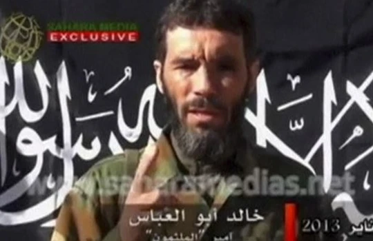 Mokhtar Belmokhtar bị cáo buộc thực hiện vụ tấn công khủng bố một cơ sở khí đốt ở Algeria năm 2013 giết chết ít nhất 37 người, trong số này có 3 người Mỹ. Ảnh Reuters