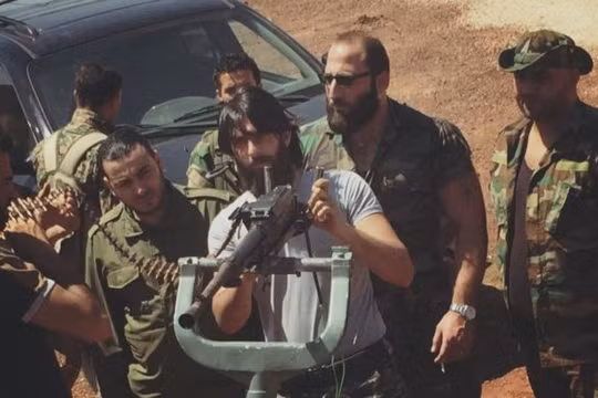 Binh sĩ Trung đoàn Golan chuẩn bị vũ khí