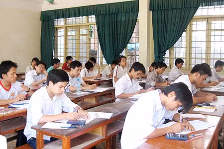 Thi đại học và thi tốt nghiệp năm 2015 