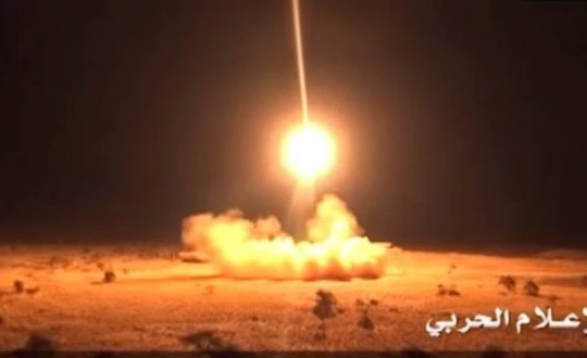Tên lửa của quân Yemen tấn công lãnh thổ A rập Xê út