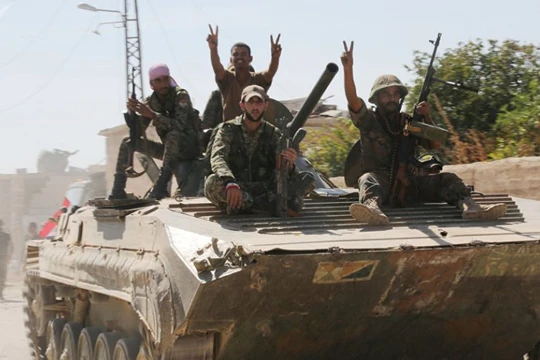 Binh sĩ quân đội Syria tiến công trên chiến trường Abu Al-Duhur. Ảnh minh họa Masdar News