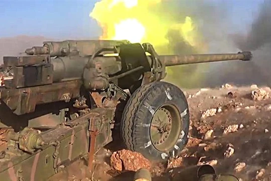 Quân đội Syria pháo kích đánh trả IS trên sa mạc tỉnh Homs