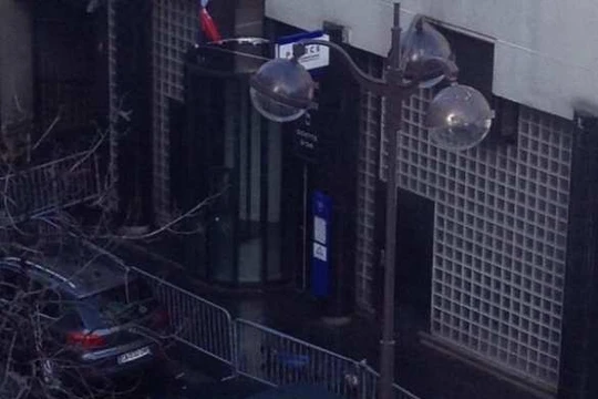 Chiến binh khủng bố lại tấn công ở Paris