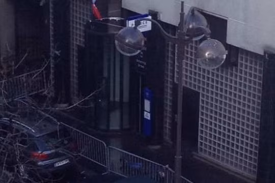 Chiến binh khủng bố lại tấn công ở Paris