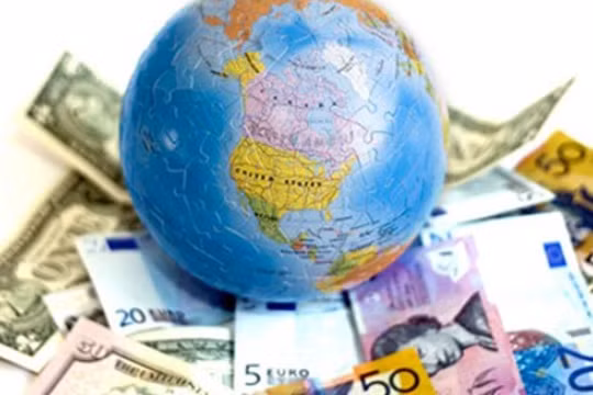 Tiền tệ trở thành đối tượng bị chính trị hoá và trở thành vũ khí chính trị của quốc gia.