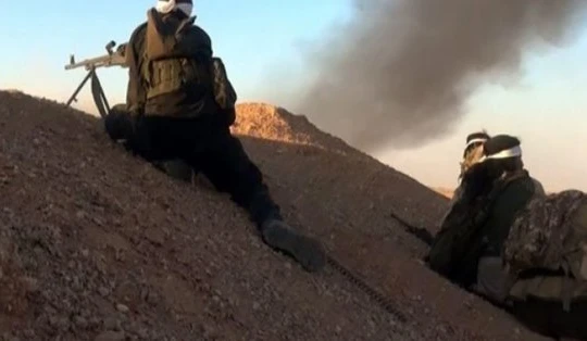 Các tay súng khủng bố IS tấn công quân đội Syria ở Deir Ezzor. Ảnh minh họa Masdar News