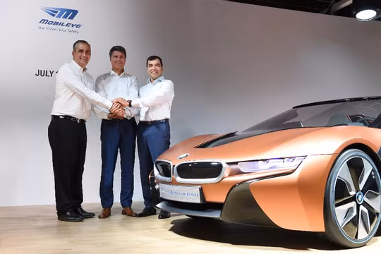 Đại diện của Mobileye, Intel và BMW trong chương trình hợp tác phát triển ô tô thông minh