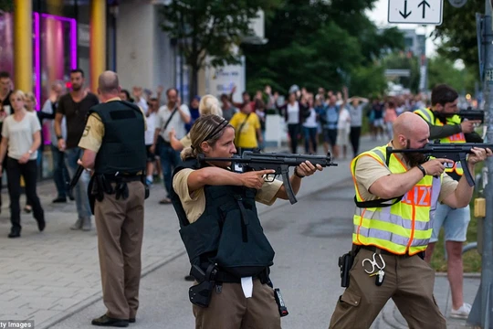 Cảnh sát và đặc nhiệm Đức đang vây chặt hiện trường vụ tấn công