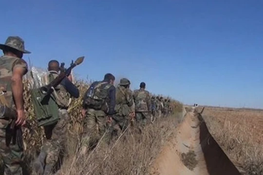 Binh sĩ lực lượng Tigers hành quân trên chiến trường Aleppo