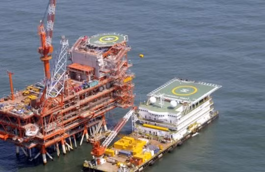 Các dự án thăm dò dầu khí đầu tiên của Ấn Độ ở Việt Nam khởi sự từ năm 1988, với sự tham gia của Tập đoàn Khai thác Dầu khí Ấn Độ ONGC. Ảnh Reuters