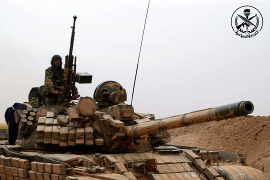 Xe tăng lữ đoàn 42 thuộc sư đoàn cơ giới số 4 trên chiến trường Đông Ghouta, ảnh Masdar News