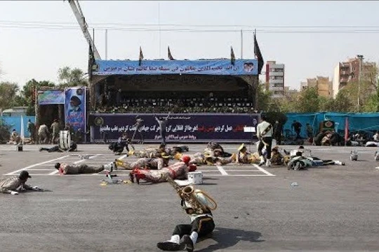 Cuộc tấn công khủng bố trước khán đài diễu hành quân sự ở Iran. Ảnh minh họa Masdar News