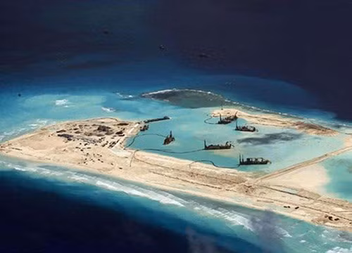 Đảo nhân tạo Trung Quốc xây trái phép trên biển Đông.