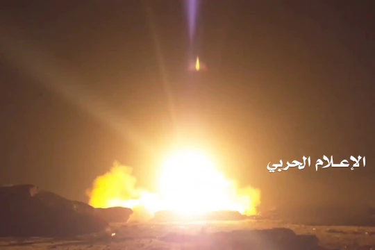 Lực lượng phong trao Houthi phóng tên lửa vào Ả rập Xê út