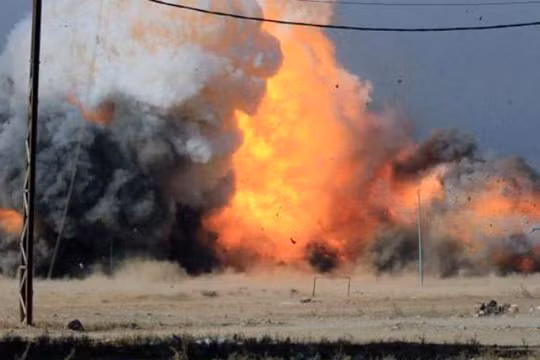 Vụ nổ bom khối lượng lớn "mẹ của các loại bom". Ảnh: Global Times.