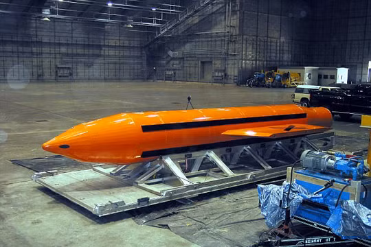 Bom GBU-43 "Mẹ của các loại bom"