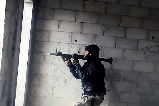 Video: Chiến binh FSA bắn RGP-7 bị pháo tăng thổi bay