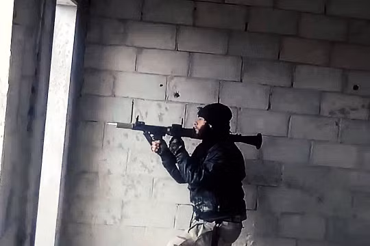 Video: Chiến binh FSA bắn RGP-7 bị pháo tăng thổi bay