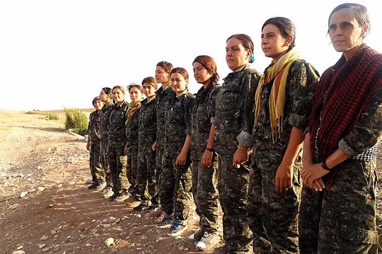 Các nữ chiến binh người Kurd đang được đào tạo để chống lại nhóm khủng bố Nhà nước Hồi giáo tự xưng IS ở Iraq