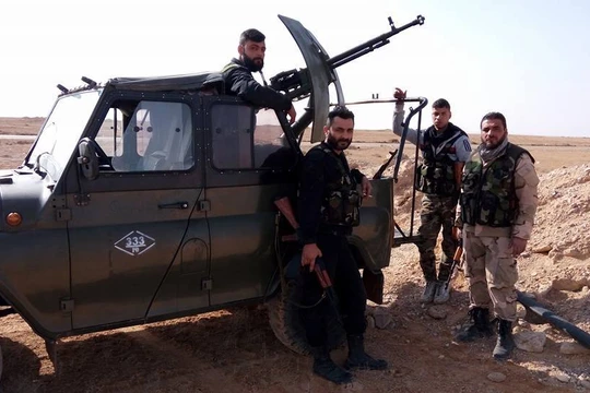 Binh sĩ quân đội Syria trên hướng tiến về mỏ khí gas Hayaan, Palmyra