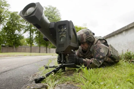 Tổ hợp tên lửa có điều khiển tự dẫn MMP (Missile Moyenne Portée – tổ hợp tên lửa mang vác cá nhân đất đối đất tầm trung)