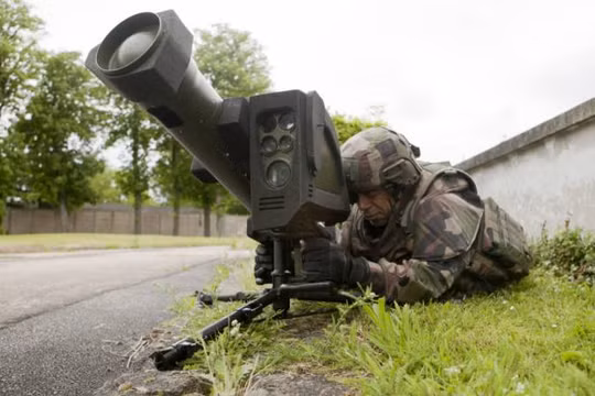 Tổ hợp tên lửa có điều khiển tự dẫn MMP (Missile Moyenne Portée – tổ hợp tên lửa mang vác cá nhân đất đối đất tầm trung)