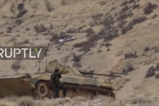 Xe thiết giáp quân đội Syria tấn công ở Wadi Barada