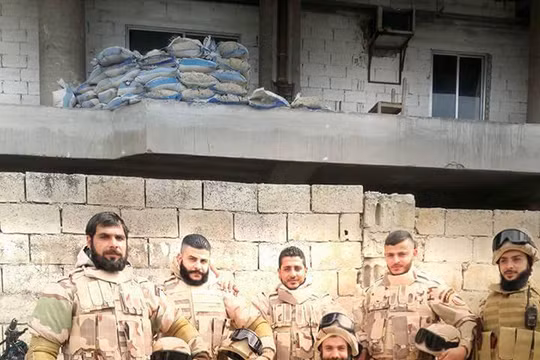 Quân đội Syria, Hải quân đánh bộ Nga cắt đường tiếp tế Raqqa-Homs của IS