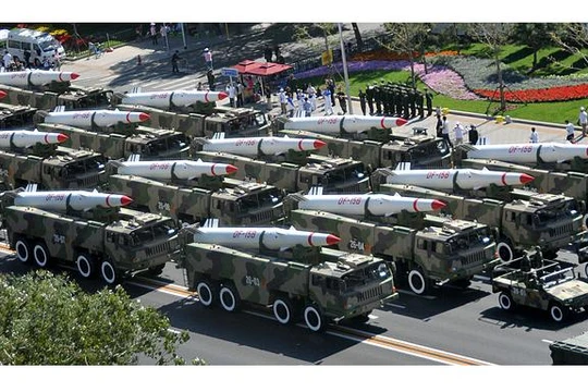 Đông Phong 15 tham gia diễu hành