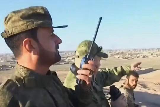 Tướng Sukhel al-Hasan và tư lệnh trưởng quân đội Nga ở Syria trên chiến tuyến Mayadeen - Deir Ezzor