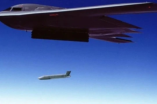 B2 Spirit thử nghiệm phóng tên lửa tàng hình AGM-158A (JASSM-ER). Ảnh The Drive.