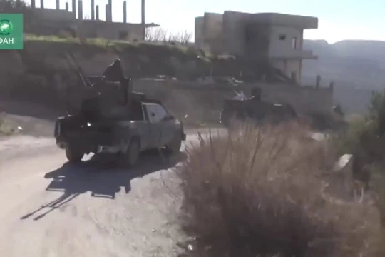 Binh sĩ quân đội Syria tăng cường khả năng chiến đấu trên vùng nông thôn đông bắc Latakia - ảnh minh họa video