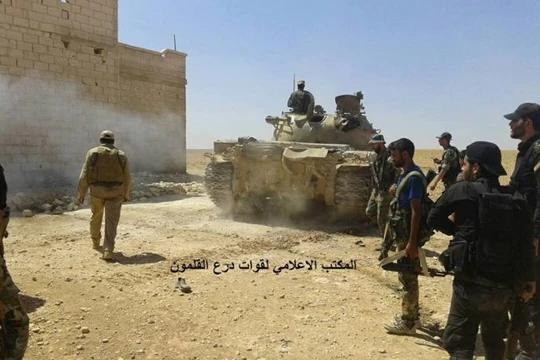 Quân đội Syria tiến công trên vùng sa mạc tỉnh Hama - ảnh Masdar News