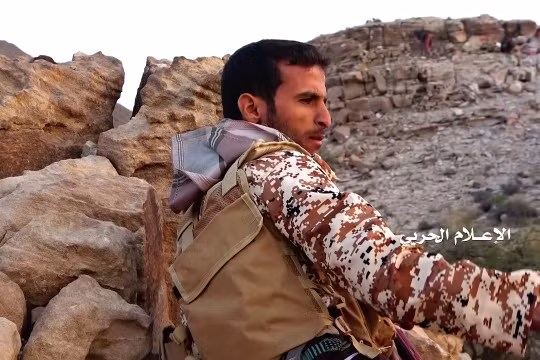 Một chiến binh Houthi trên chiến trường biên giới Yemen - Ả rập Xê-út.