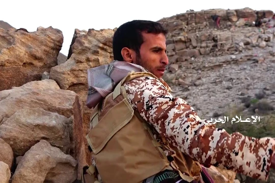 Một chiến binh Houthi trên chiến trường biên giới Yemen - Ả rập Xê-út.