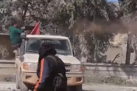 Các chiến binh Hồi giáo cực đoan FSA tiến vào thành phố Al-Bab