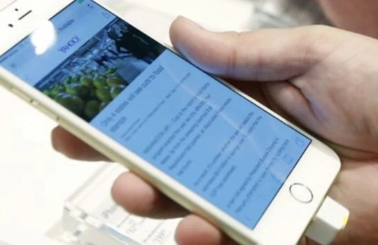 Hàng chục nghìn chiếc iPhone giả đã được phát hiện ở Trung Quốc. Ảnh minh họa AP